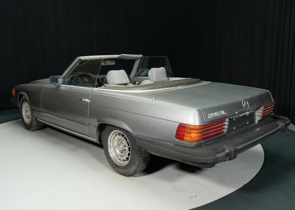 Image 8/8 of Mercedes-Benz 380 SL (1982)