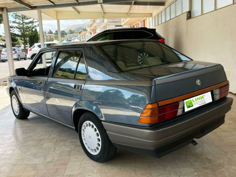 Bild 9/10 von Alfa Romeo 75 1.8 (1987)