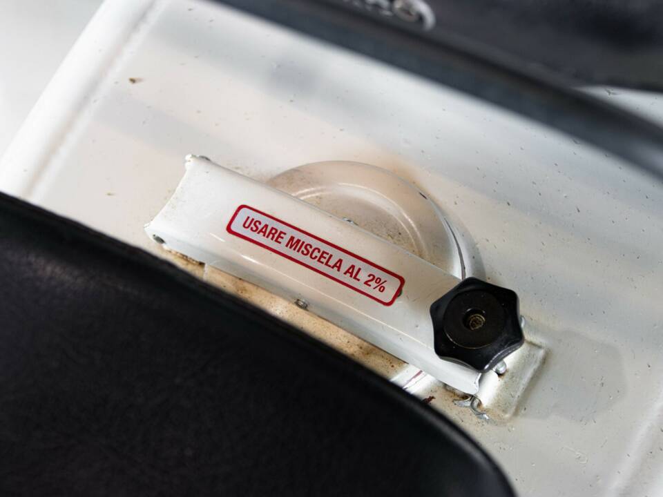 Image 32/50 of Piaggio Vespa 125 Super (1966)