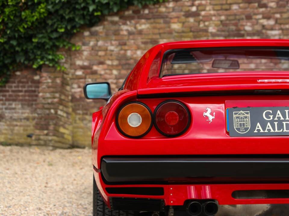 Image 42/50 de Ferrari 308 GTSi (1981)