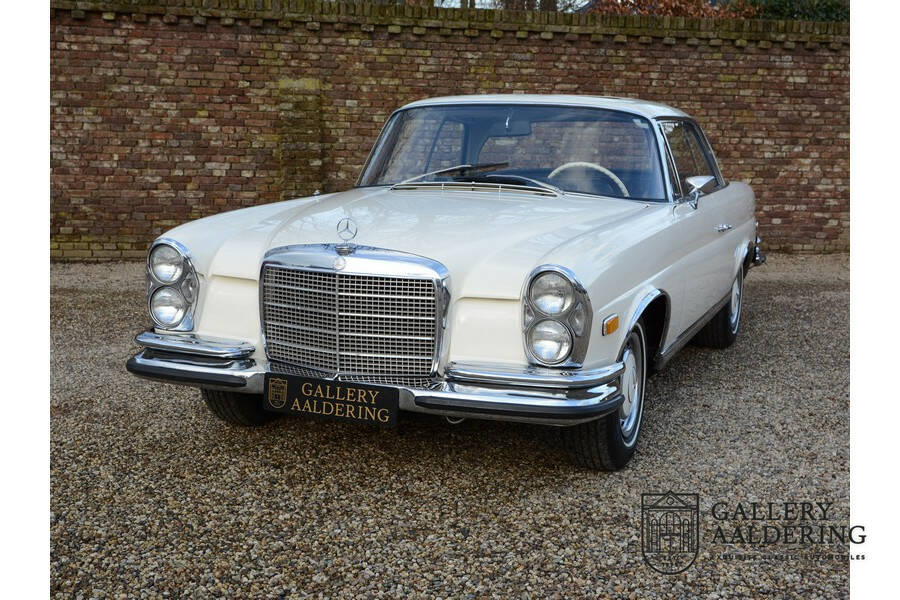 Image 17/50 of Mercedes-Benz 280 SE 3,5 (1971)