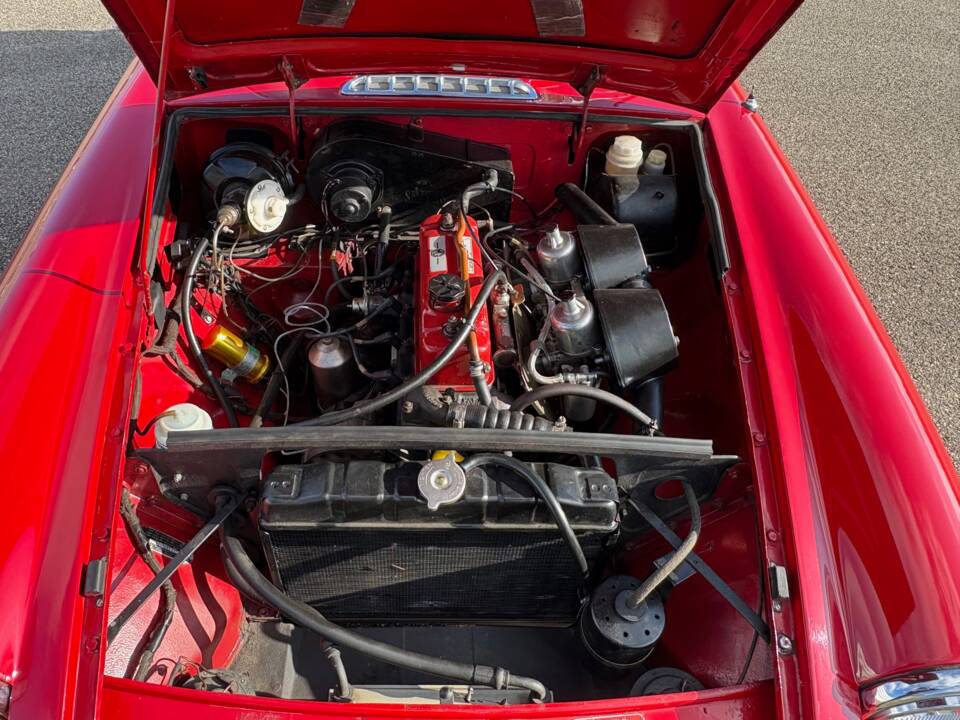 Image 14/23 of MG MGB GT (1968)