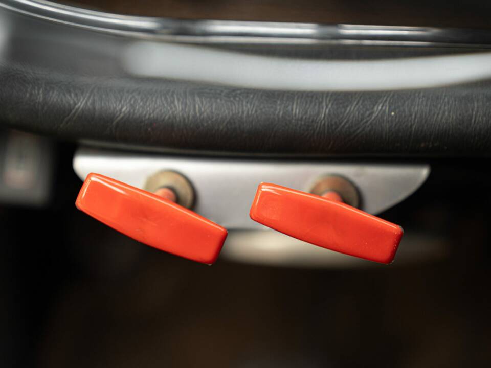 Imagen 38/50 de Mercedes-Benz 220 S (1967)