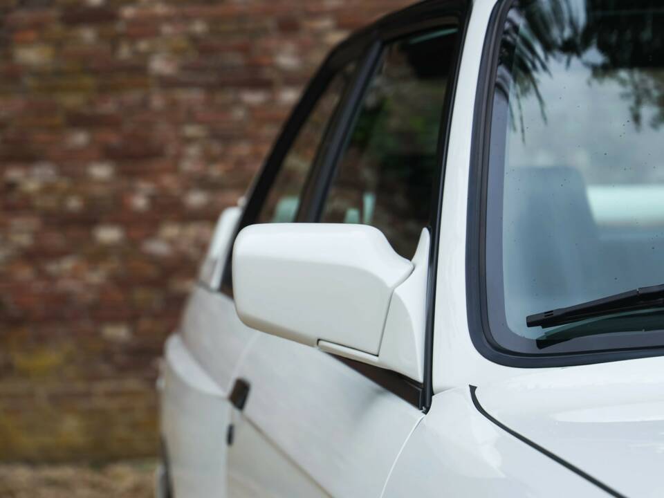 Image 37/50 of BMW M3 (1990)