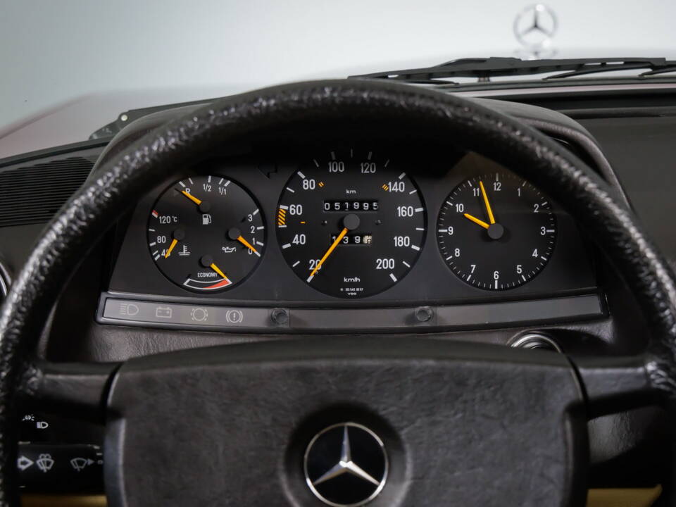 Image 35/50 of Mercedes-Benz 230 TE (1985)