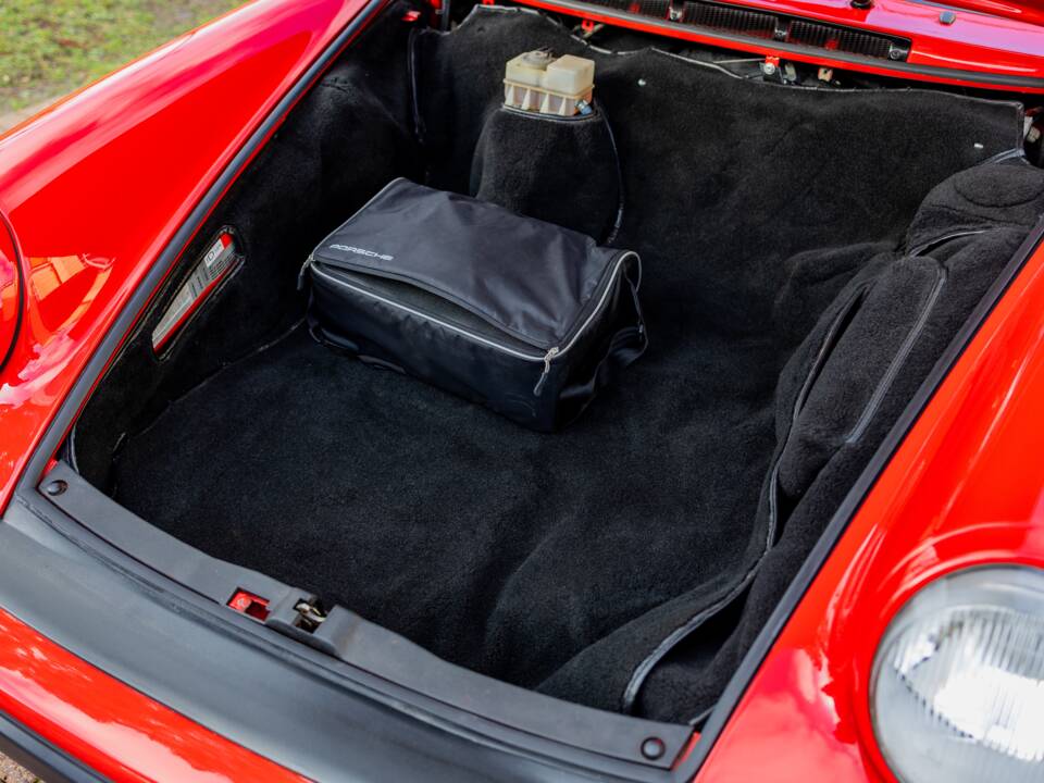 Bild 38/50 von Porsche 911 Carrera 3.2 (1989)