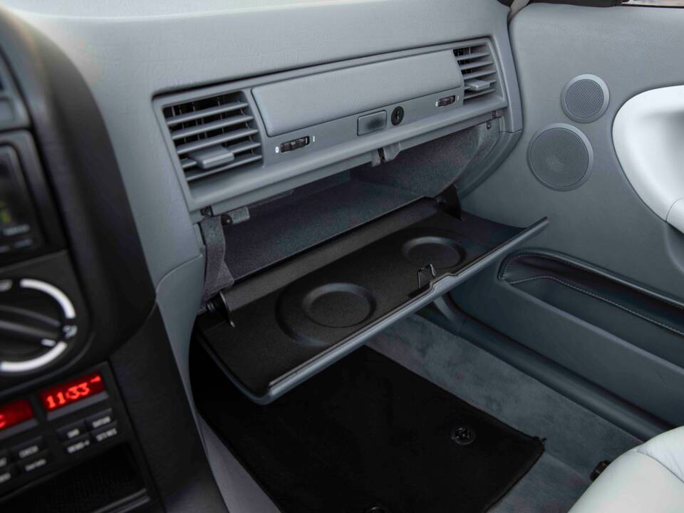 Bild 77/92 von BMW 325i (1994)