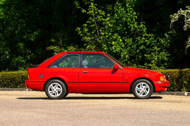Image 31/50 of Ford Escort IV XR3i (1989)