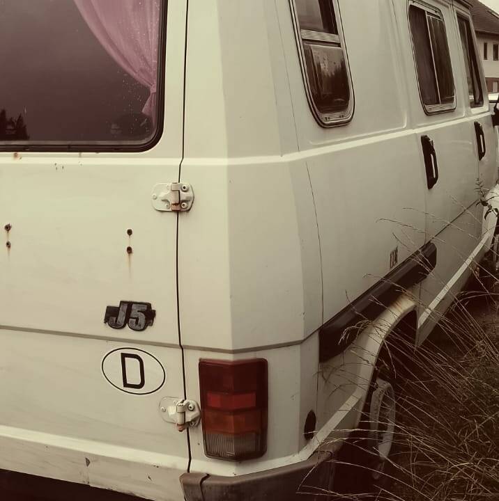 Image 2/50 of Peugeot J5 2.0 (1983)