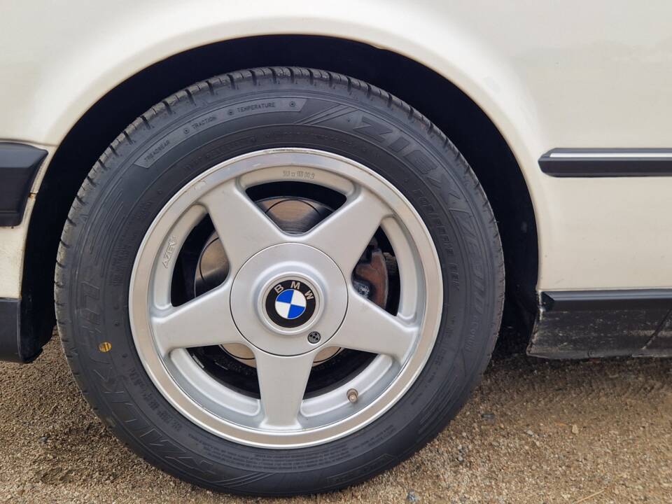 Immagine 6/19 di BMW 325i (1987)