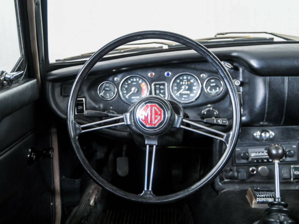 Bild 8/50 von MG MGB GT (1968)