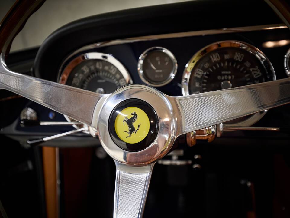 Imagen 67/90 de Ferrari 250 GT 2+2 (1963)