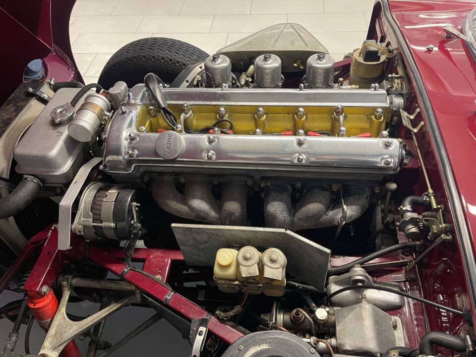 Afbeelding 19/19 van Jaguar E-Type 4.2 (1967)