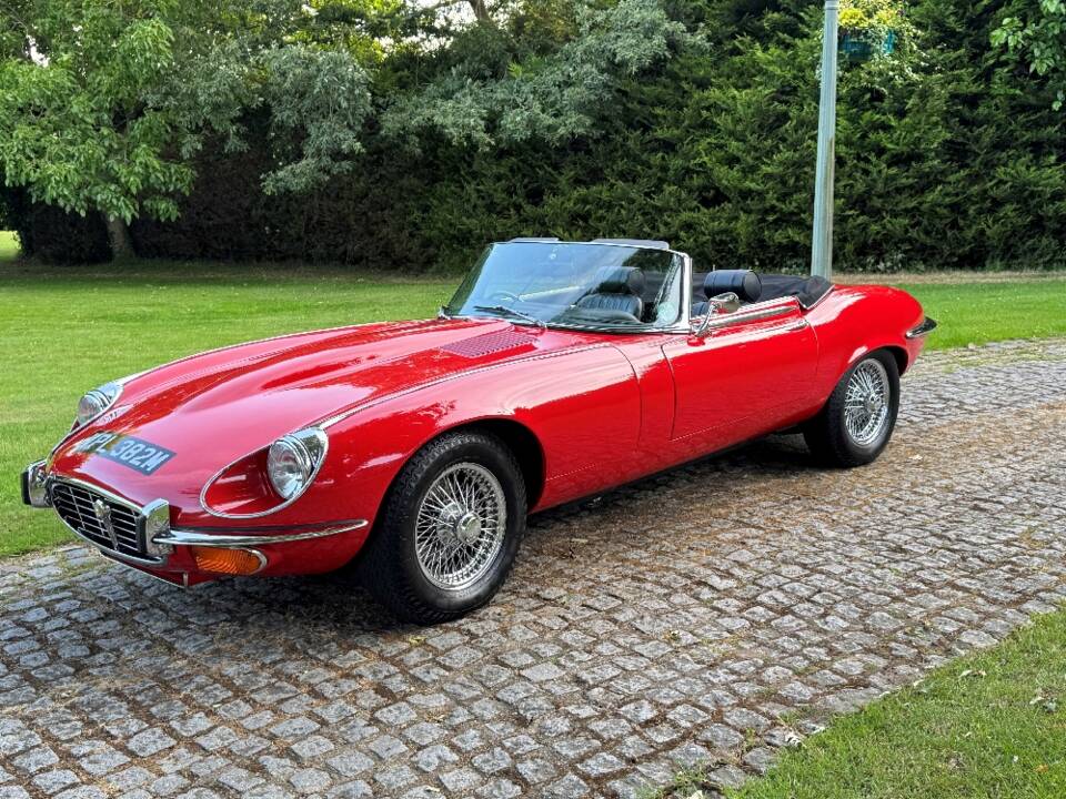 Image 1/39 of Jaguar E-Type V12 (1974)