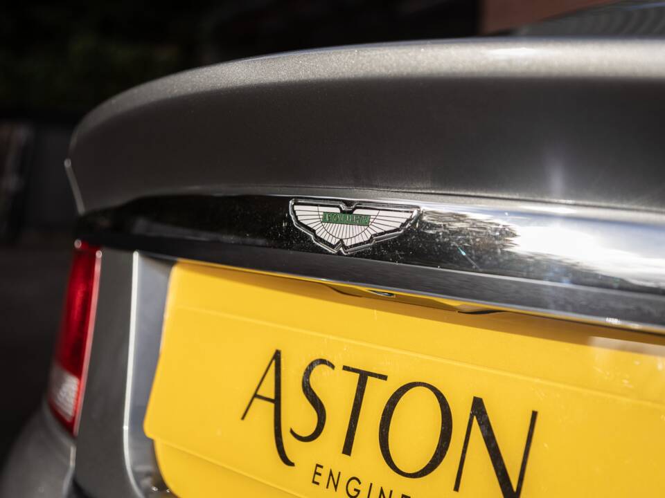 Image 15/30 of Aston Martin V12 Vanquish (2002)