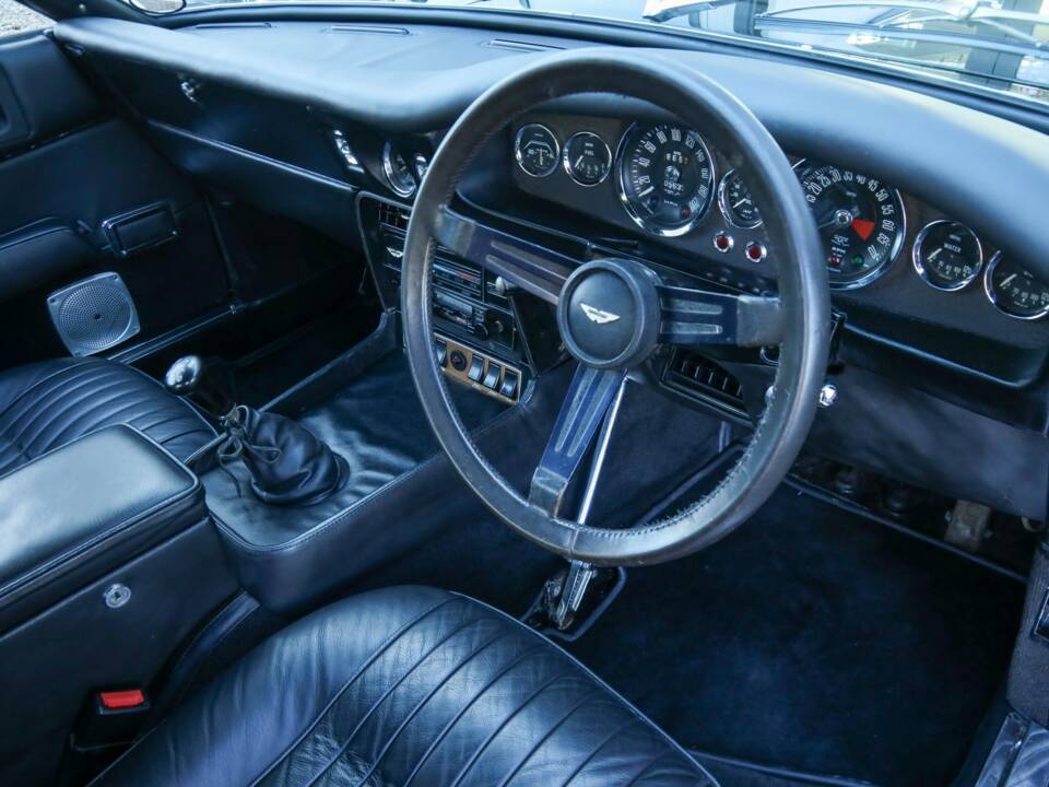 Image 3/50 of Aston Martin DBS V8 (1972)