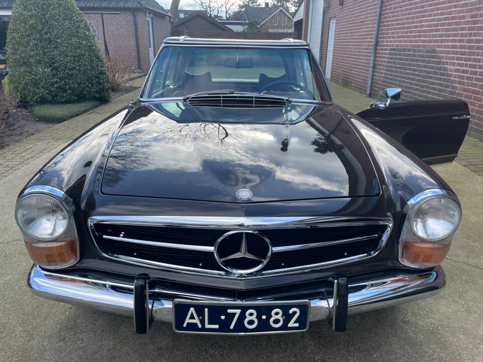 Image 16/25 of Mercedes-Benz 280 SL (1970)