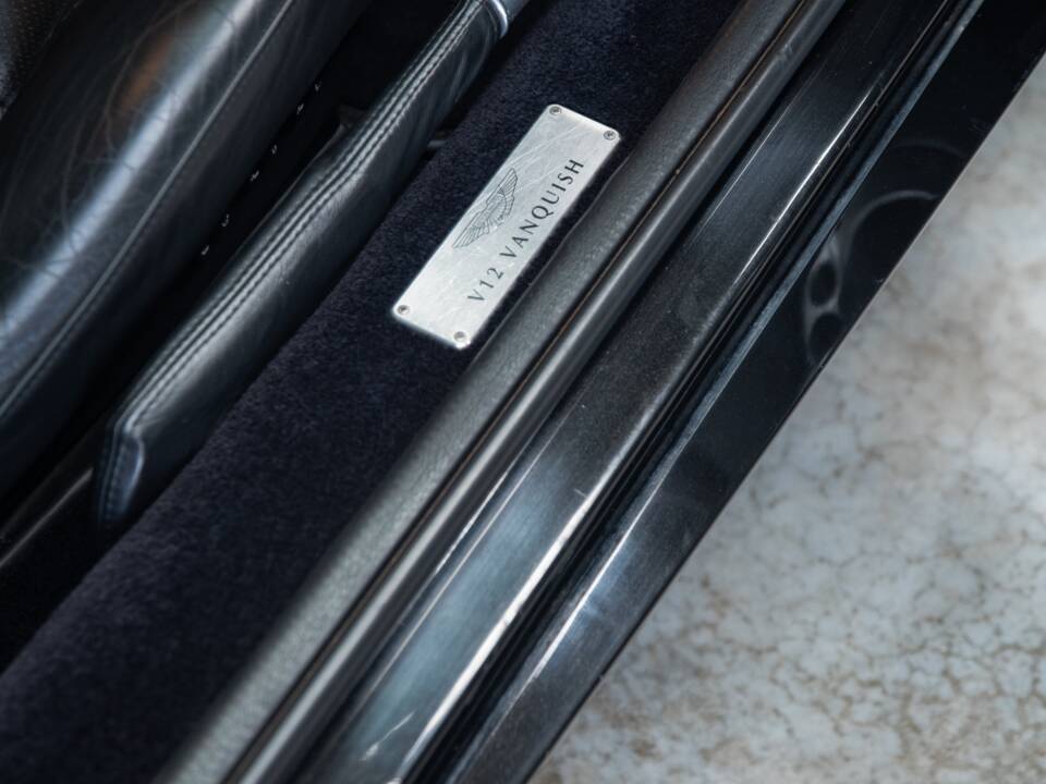 Image 12/50 de Aston Martin V12 Vanquish (2004)