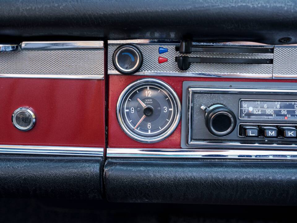 Image 26/33 of Mercedes-Benz 280 SL (1970)