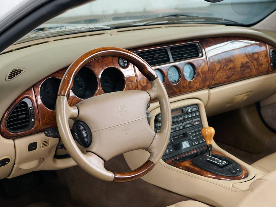 Bild 40/50 von Jaguar XK8 4.0 (2002)