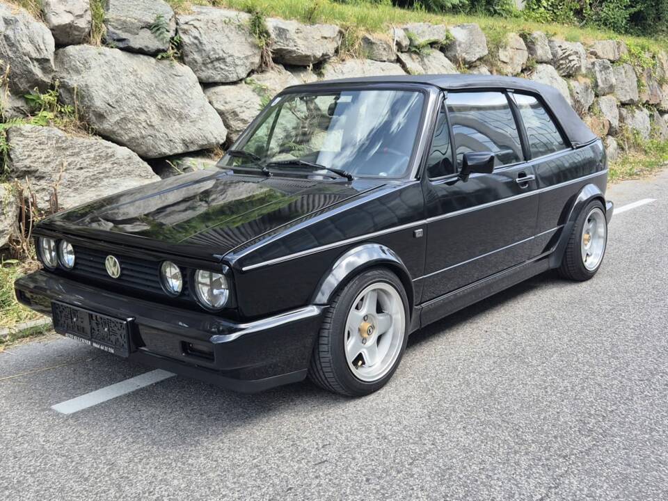 Bild 1/12 von Volkswagen Golf Mk I Convertible 1.8 (1993)