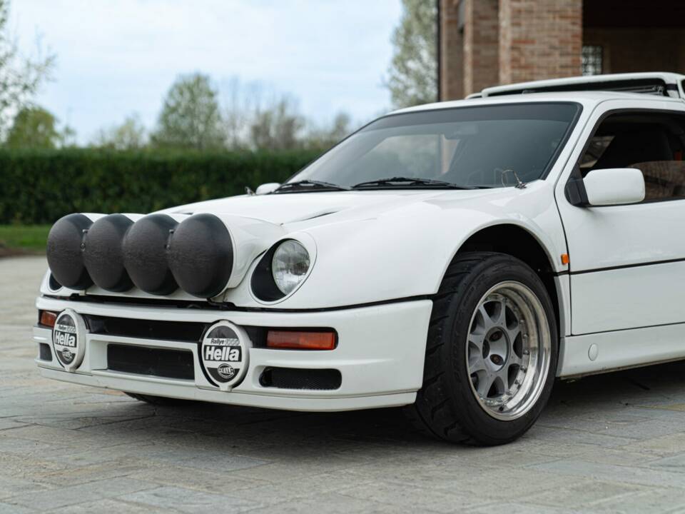 Image 17/50 of Ford RS200 (1987)