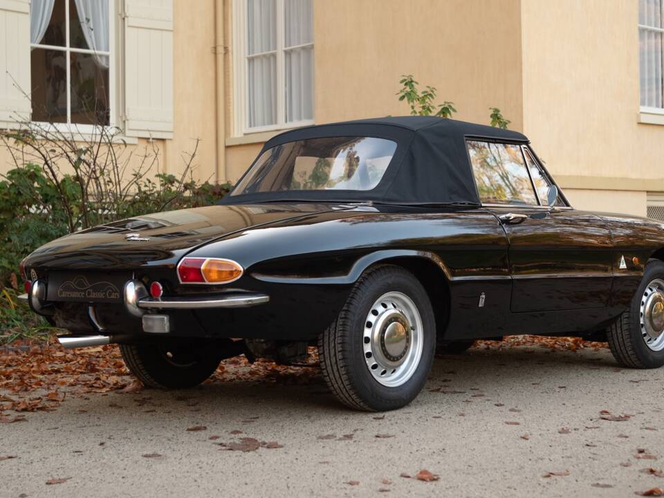 Image 7/51 of Alfa Romeo 1600 Spider Duetto (1966)
