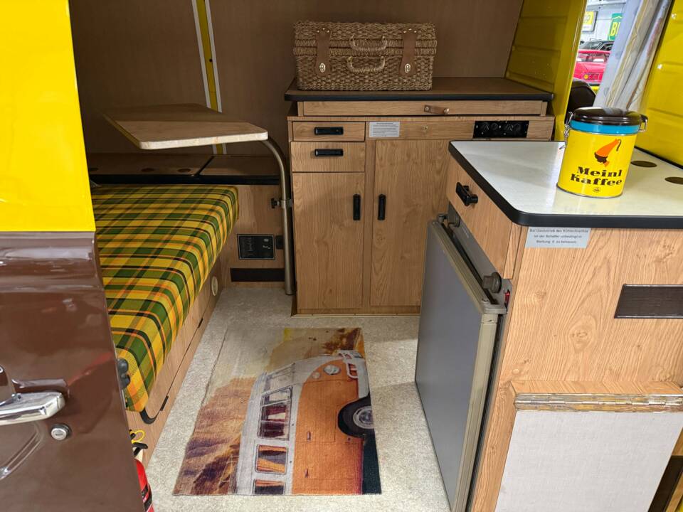 Image 15/19 of Volkswagen T2 Brasil Camper (1978)