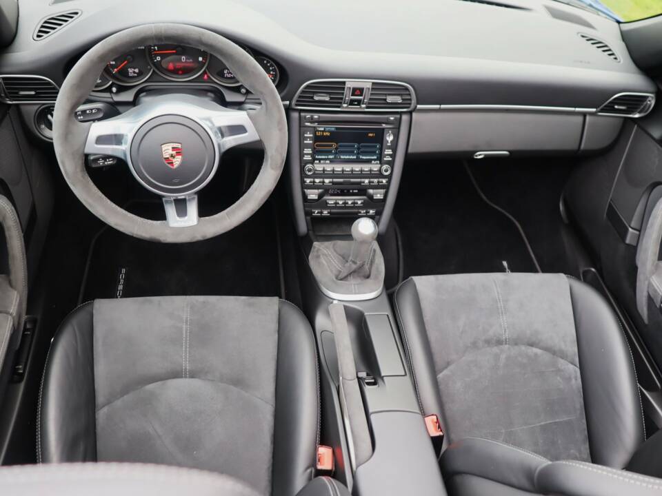 Bild 18/50 von Porsche 911 Carrera 4 GTS (2011)