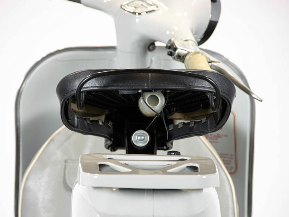 Immagine 14/50 di Piaggio Vespa 125 (1959)
