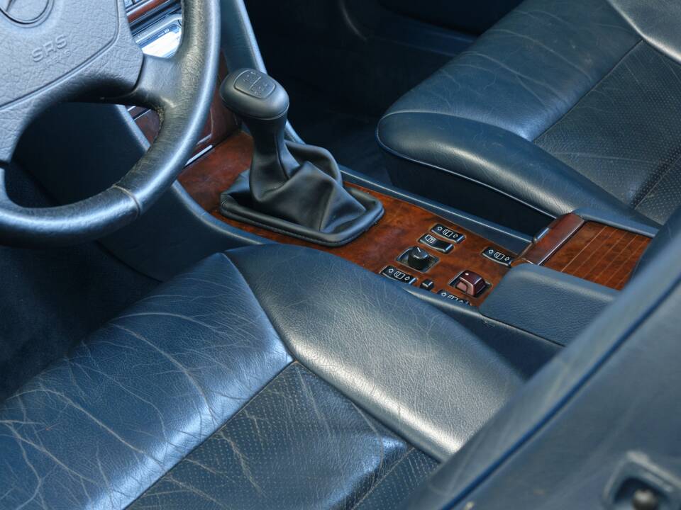 Bild 46/50 von Mercedes-Benz E 200 (1996)