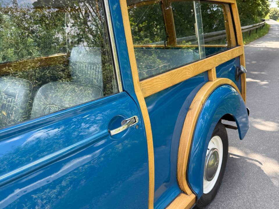 Immagine 11/22 di Morris Minor 1000 Traveller (1970)