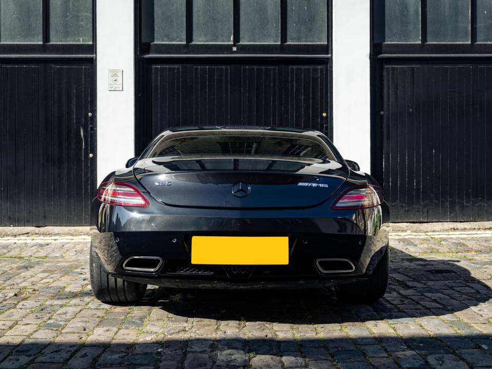 Bild 22/38 von Mercedes-Benz SLS AMG (2011)