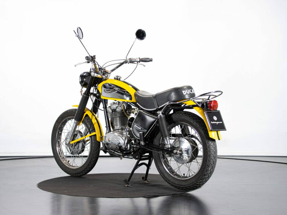 Immagine 2/50 di Ducati 350 Scrambler (1971)