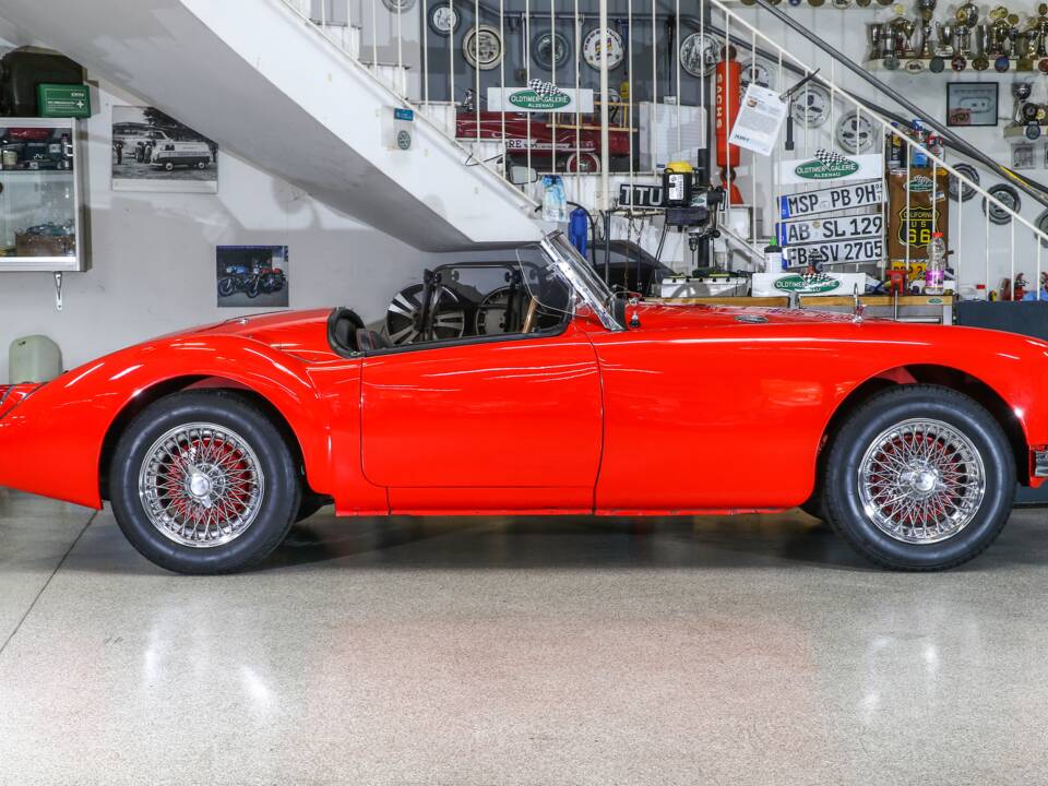 Image 4/24 of MG MGA 1500 (1959)