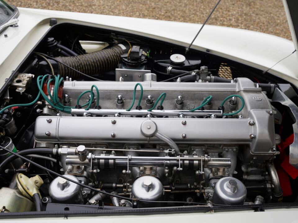Afbeelding 4/50 van Aston Martin DB 4 (1961)