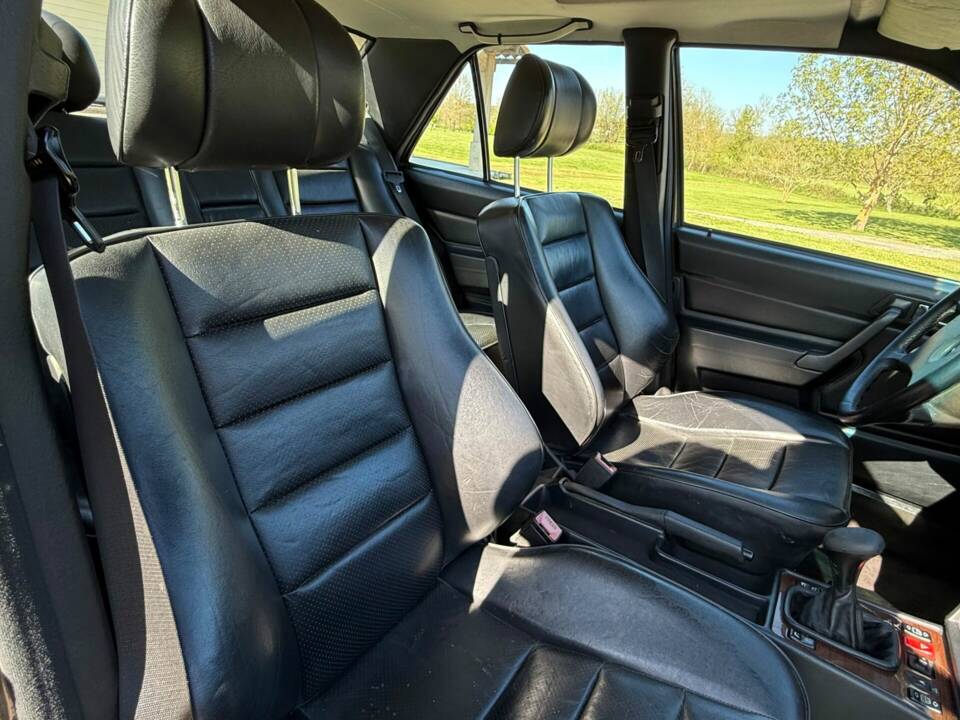 Bild 5/5 von Mercedes-Benz 190 E 2.5-16 (1990)