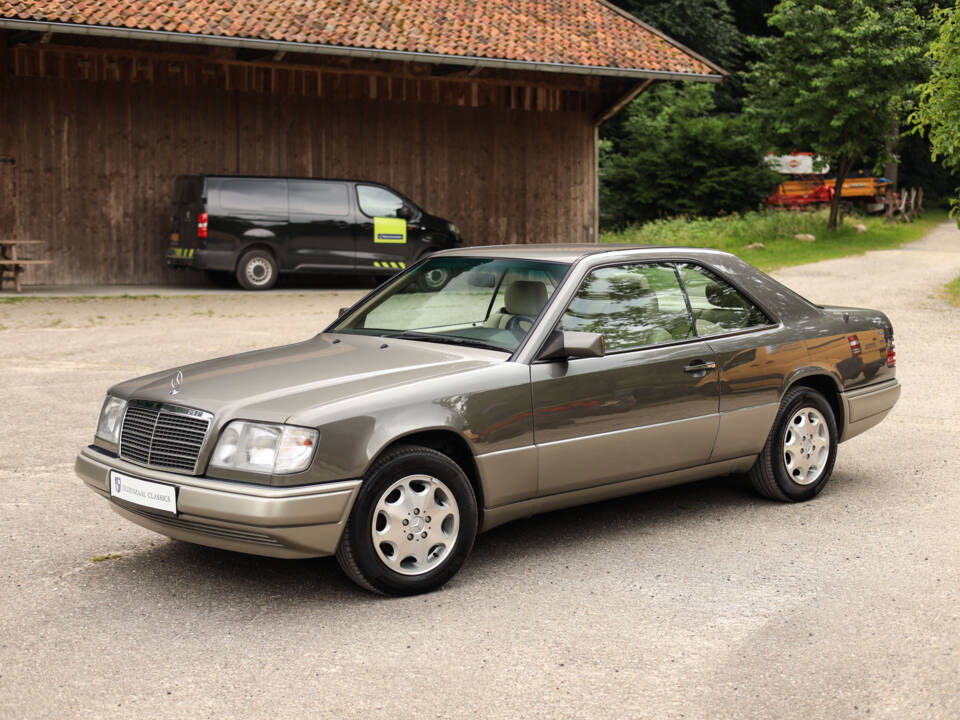Imagen 1/74 de Mercedes-Benz E 320 (1994)