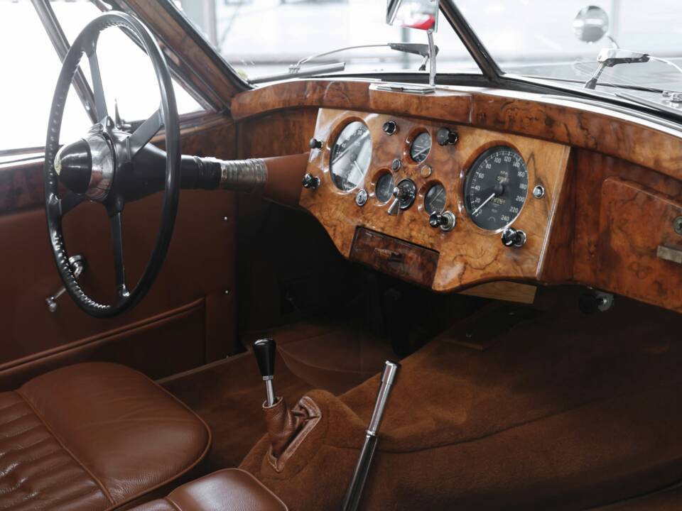 Bild 30/50 von Jaguar XK 120 DHC (1953)