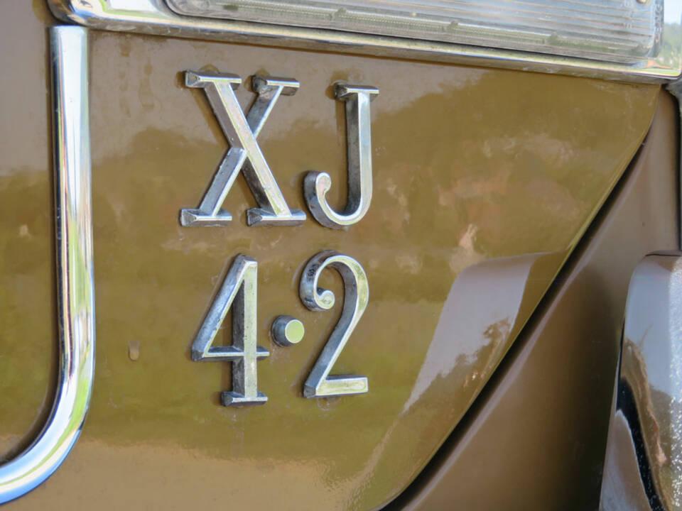 Bild 18/20 von Jaguar XJ 6 L 4.2 (1979)