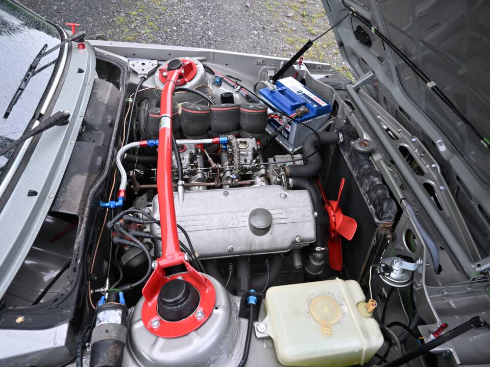 Image 32/64 of BMW 320&#x2F;4 (1977)