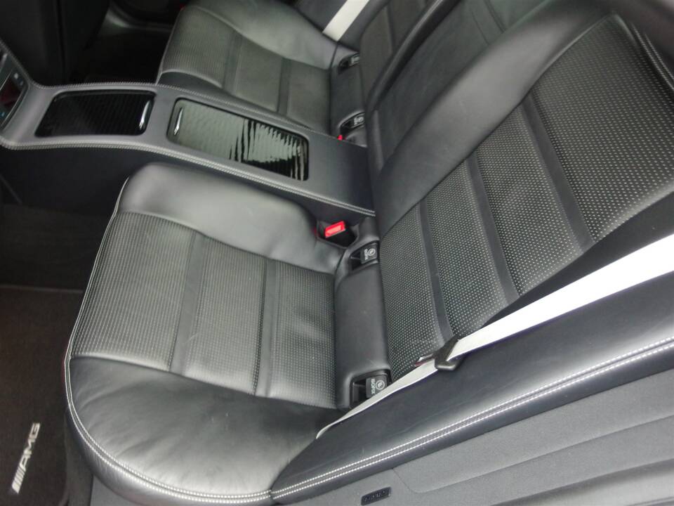 Image 72/97 of Mercedes-Benz CLS 63 AMG S 4MATIC (2013)