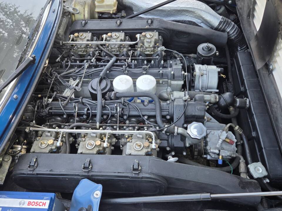 Image 59/77 of Ferrari 365 GT4 2+2 (1975)