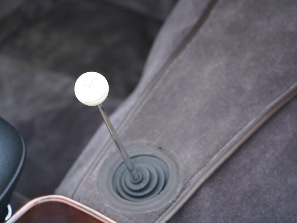 Image 11/13 of Mercedes-Benz 220 SE b (1962)