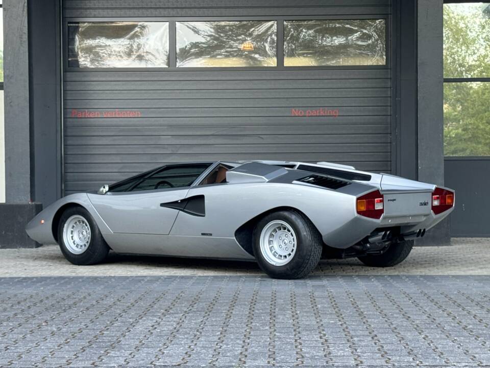 Image 9/45 of Lamborghini Countach LP 400 (1975)