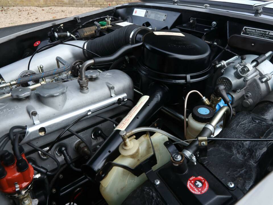 Image 37/50 of Mercedes-Benz 190 SL (1956)