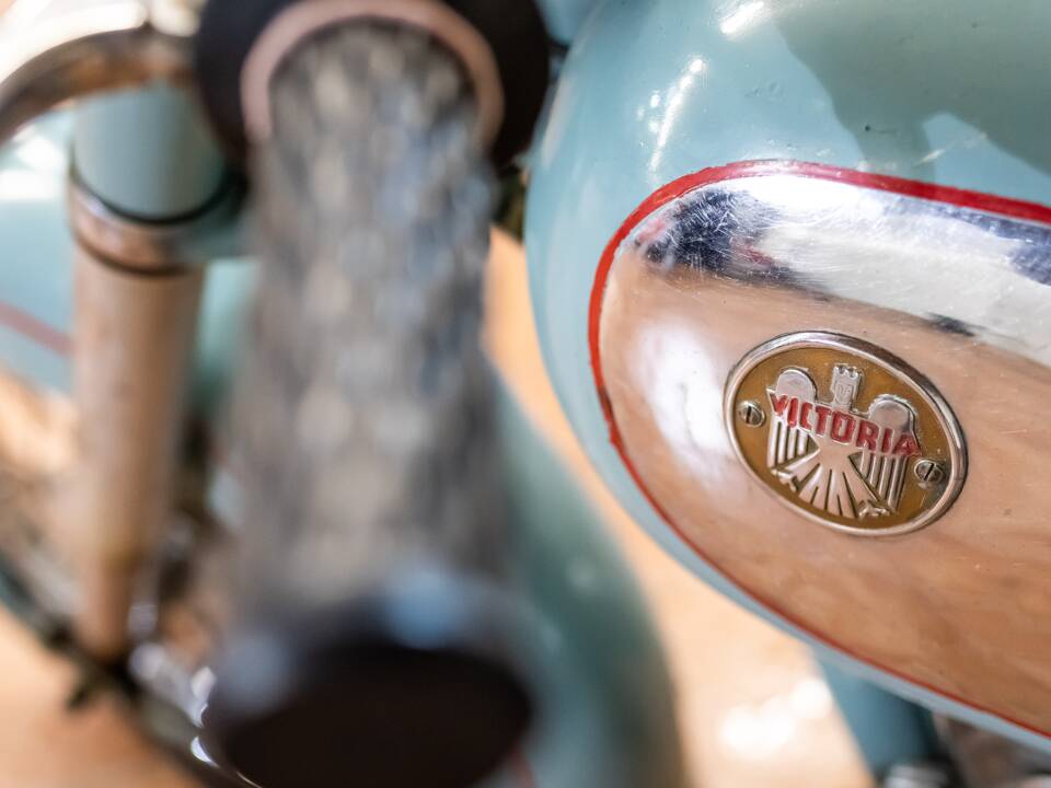 Image 4/12 de Victoria KR 26 N (1954)