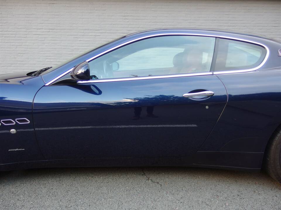 Image 31/99 of Maserati GranTurismo 4.2 (2008)