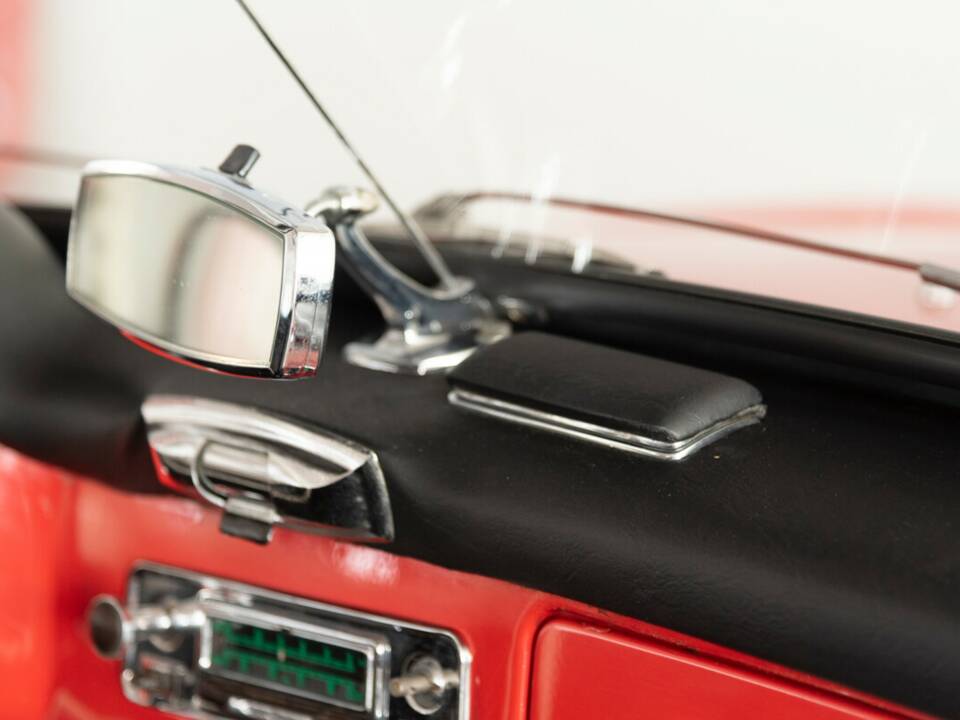 Image 29/35 of Mercedes-Benz 190 SL (1962)