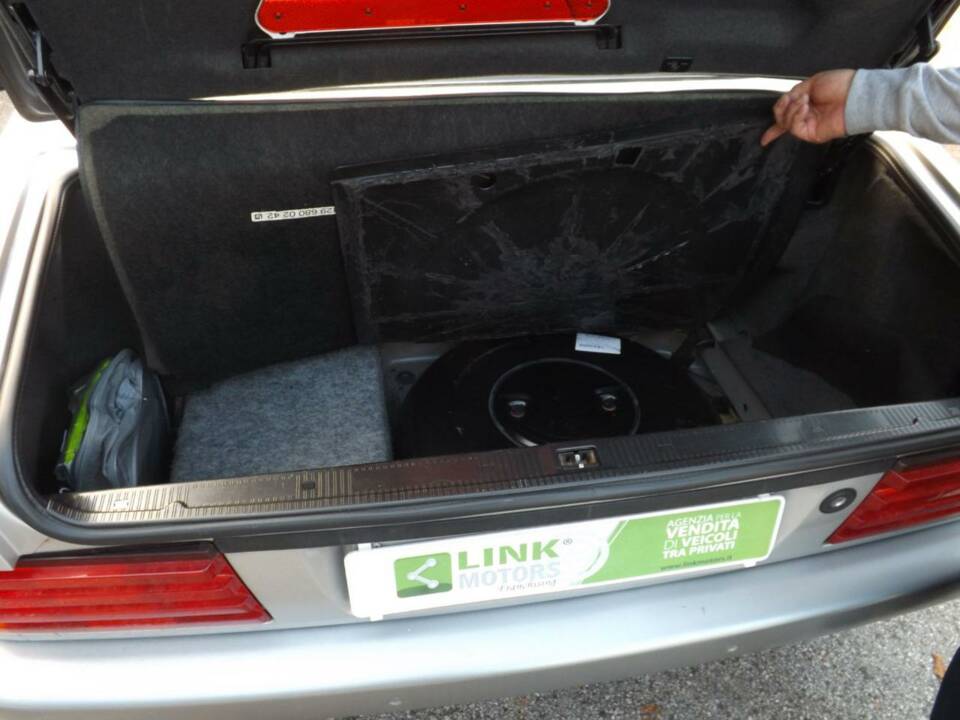 Image 21/50 de Mercedes-Benz SL 280 (1995)